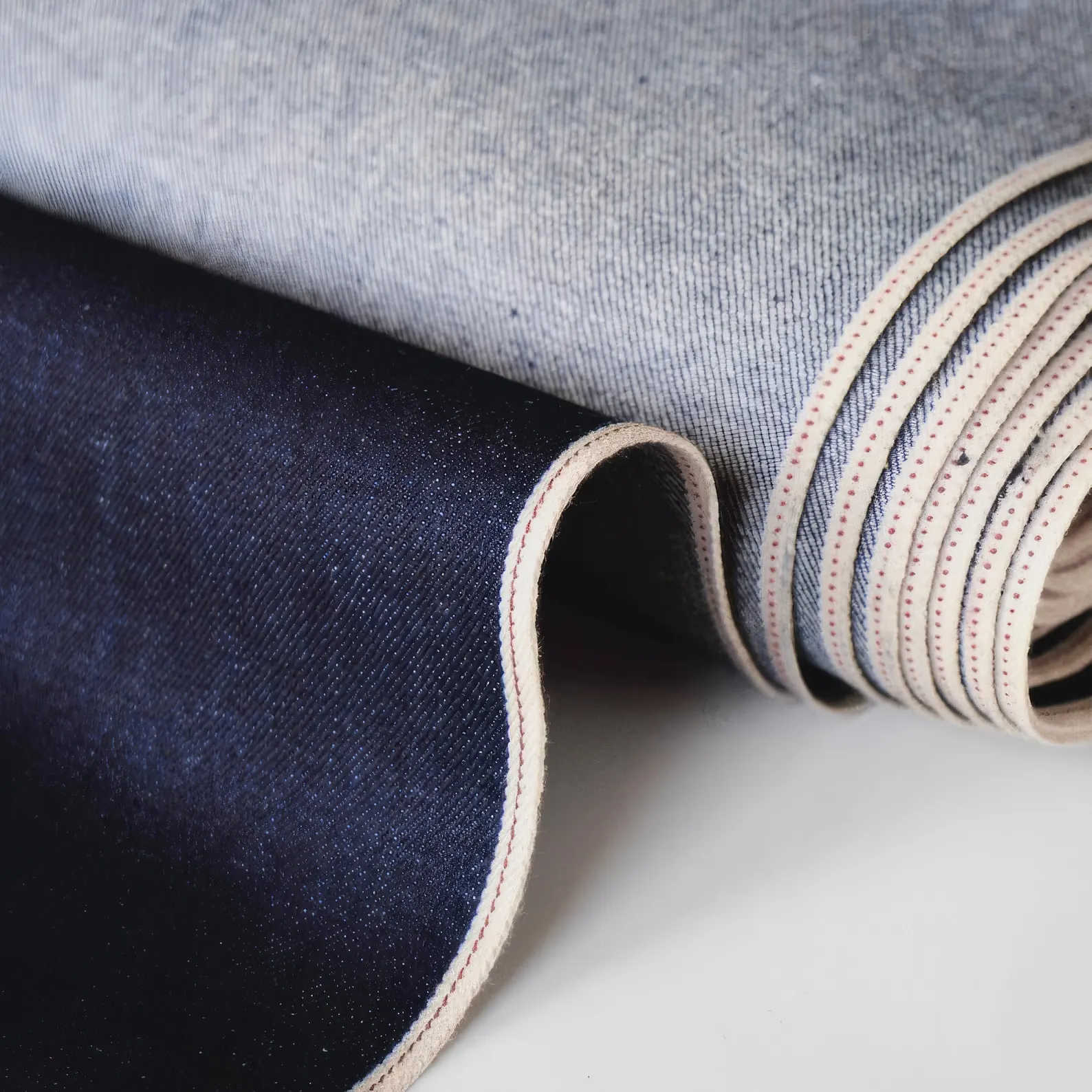 Рулон денима, из которого сшиты Jeans Selvedge de Cire